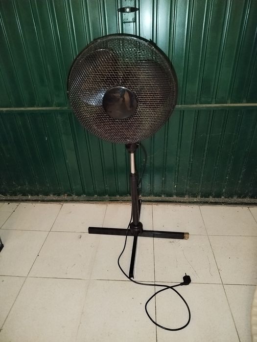 Ventoinha de pé/ 3 velocidades
