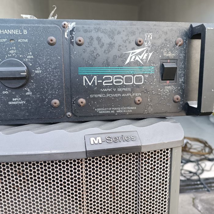 Colunas JBL M330