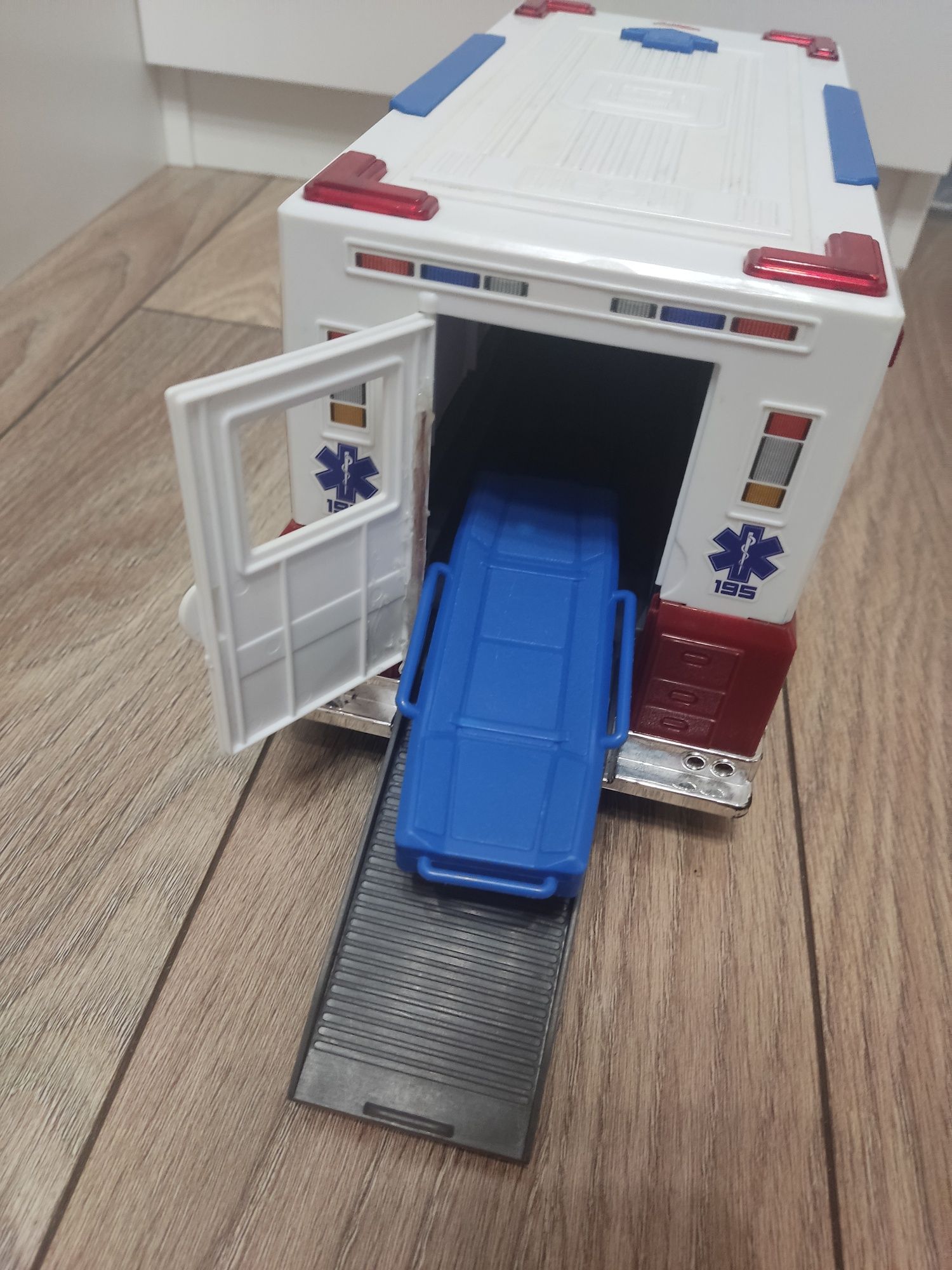 Ambulans Dickie Toys Action