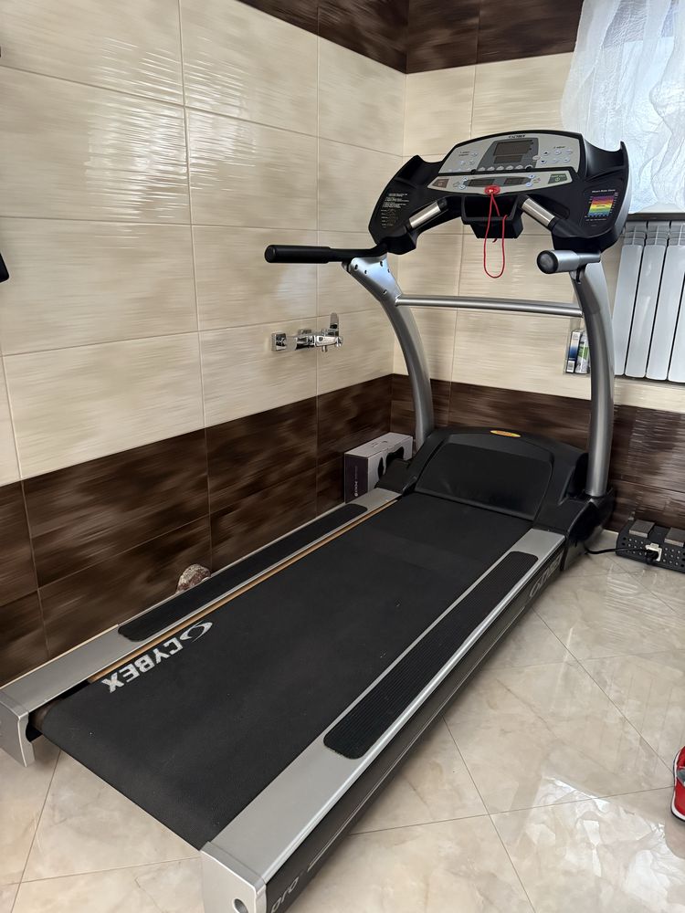 Продам беговую дорожку фирмы Cybex