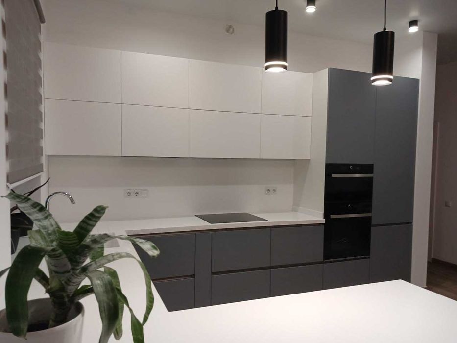 Продам новий будинок на березі озера з бассейном в КГ Міжріччя