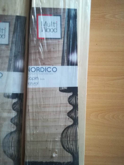 Revestimento de lambris de pinho nórdico