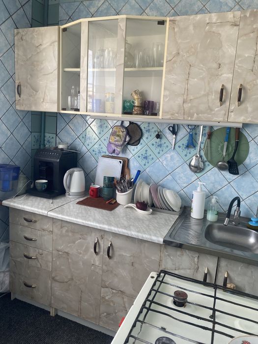 Продаи 3-х кім.кв з меблями та побутовою на 4-м районі.