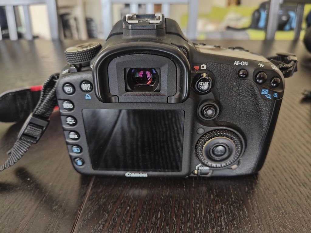 Canon EOS 7D com lentes e acessórios