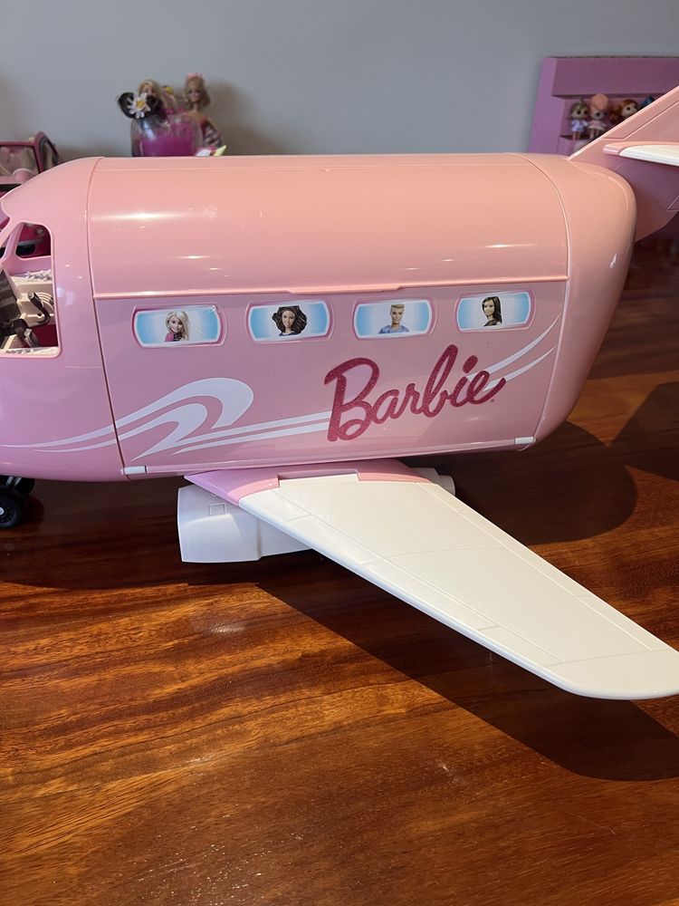 Avião da barbie equipado
