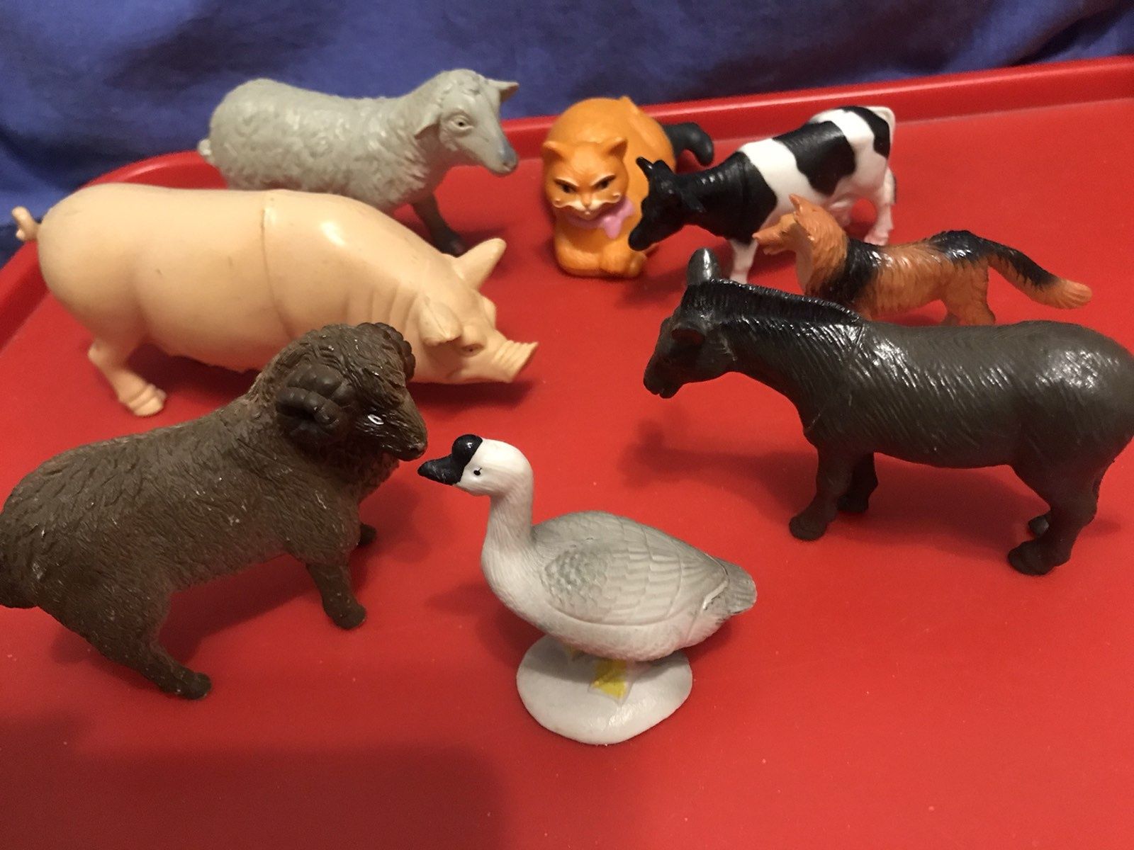 Продам игрушки фигурки зверей резиновые