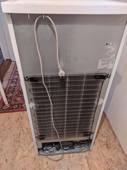 Продам б/в морозильну камеру LG