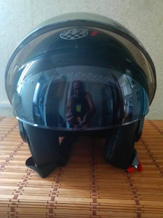 Продам  шлем полулицевик карбон ( новый) 56 рамер ( с очками и визор)