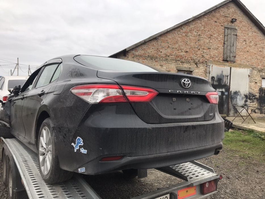 Крышка бампер фонари четверть   Toyota Camry 70