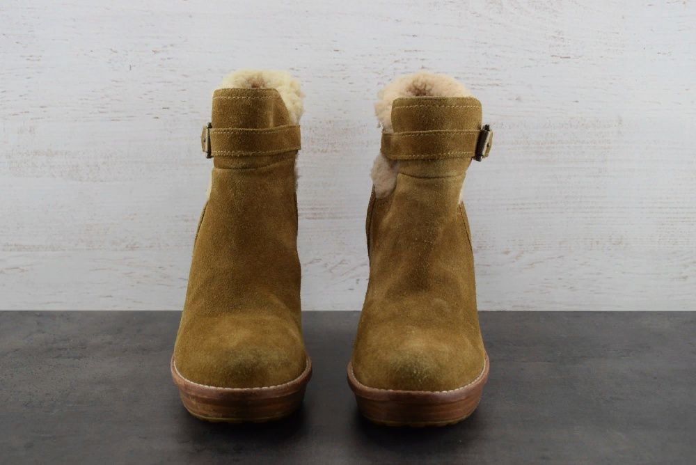 Ботинки UGG Anais. Замша. Размер 37