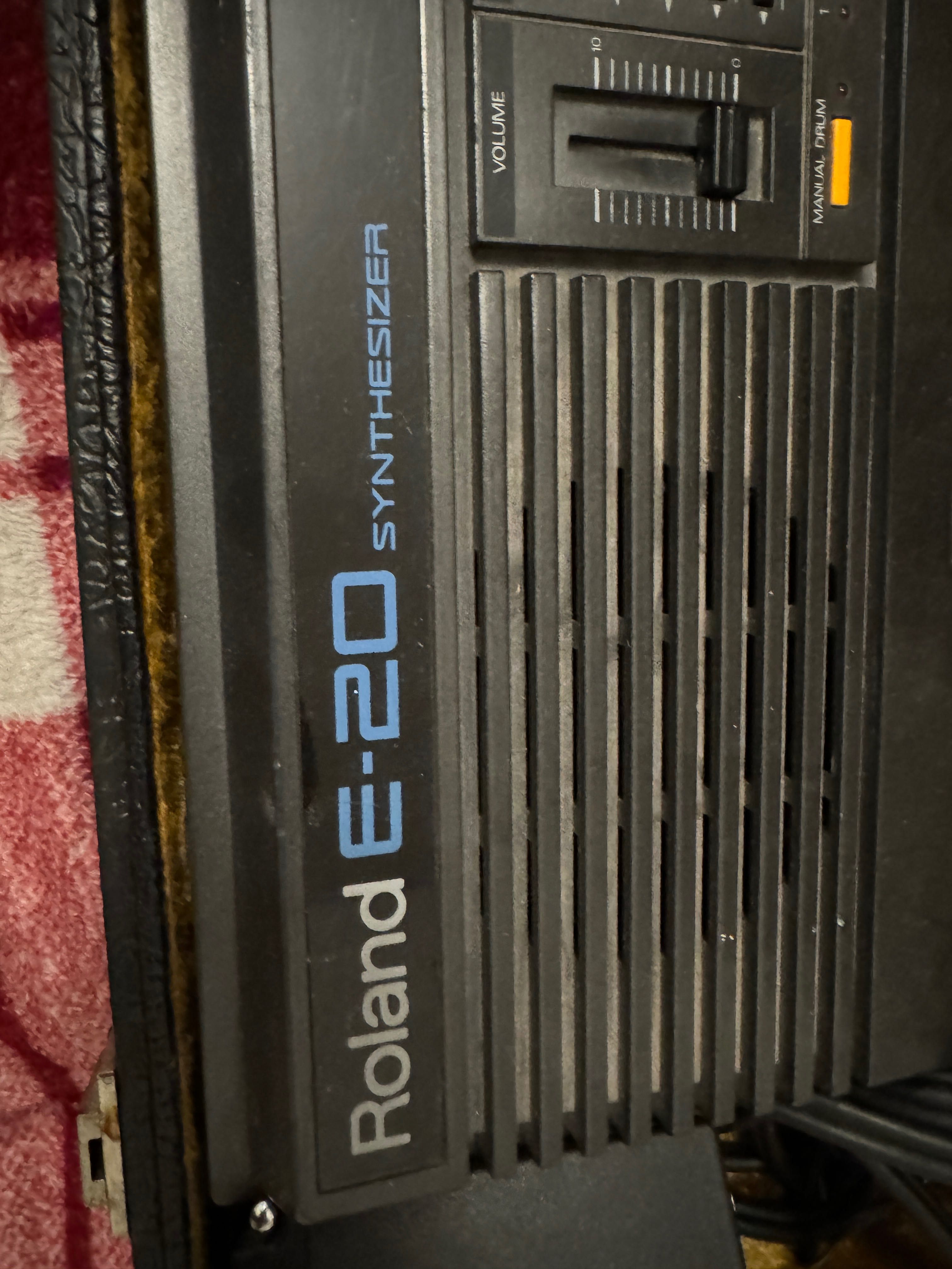 Keyboard Roland E-20