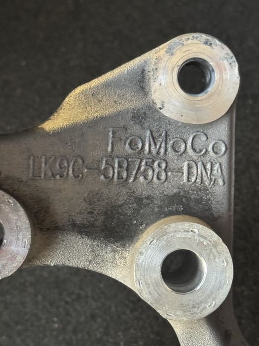 Цапфа Ford Mustang Mach‑E задня права