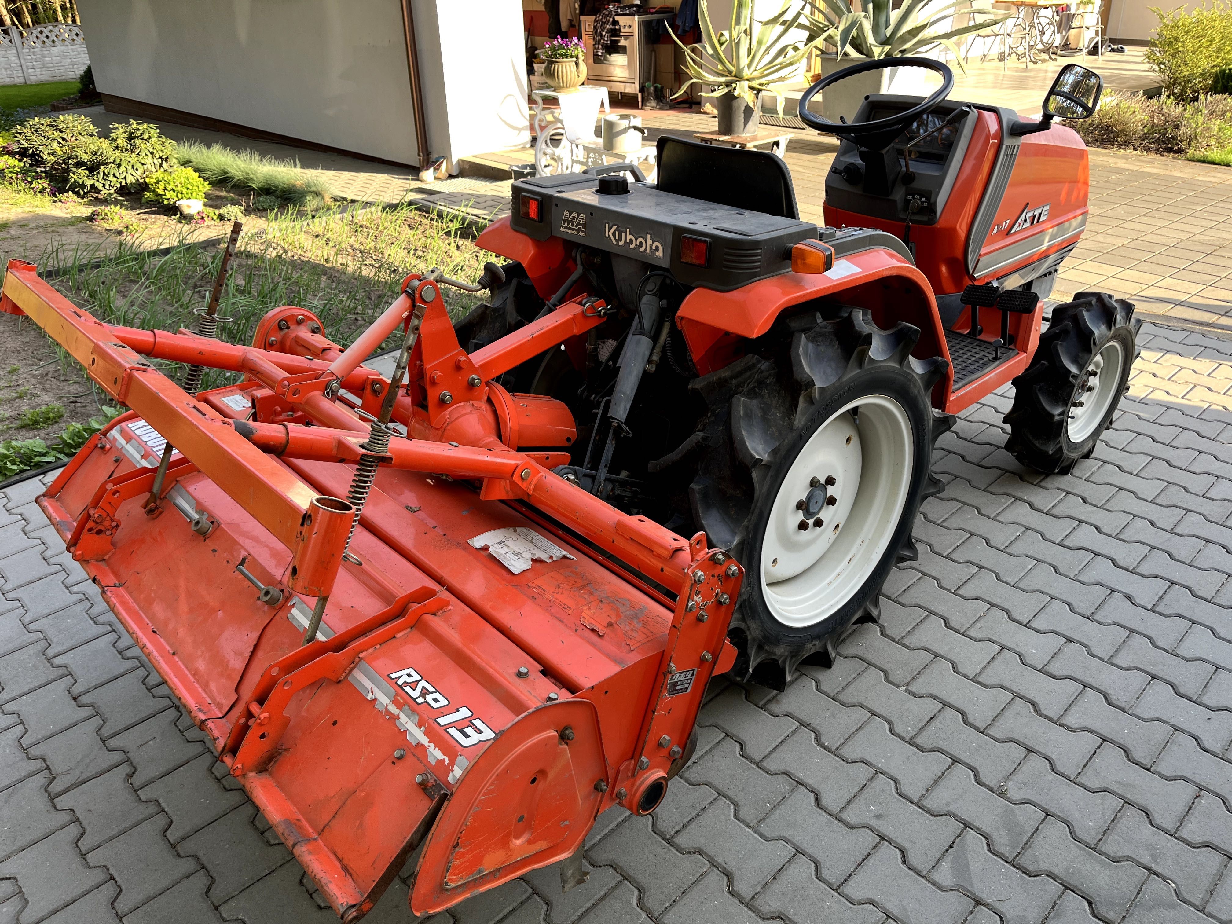 Traktorek Kubota Aste A17 4x4
