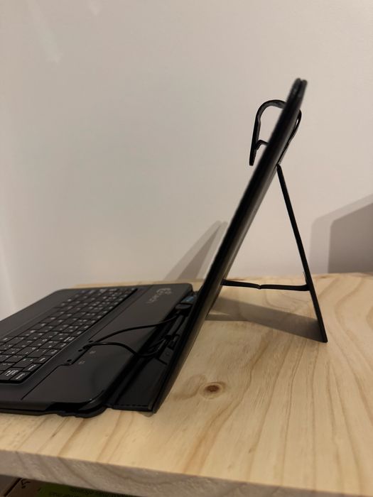 Capa com teclado para Tablet