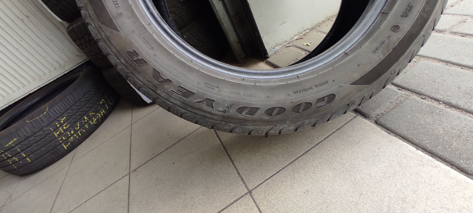 Продам шины 225/60R18 Гудиер