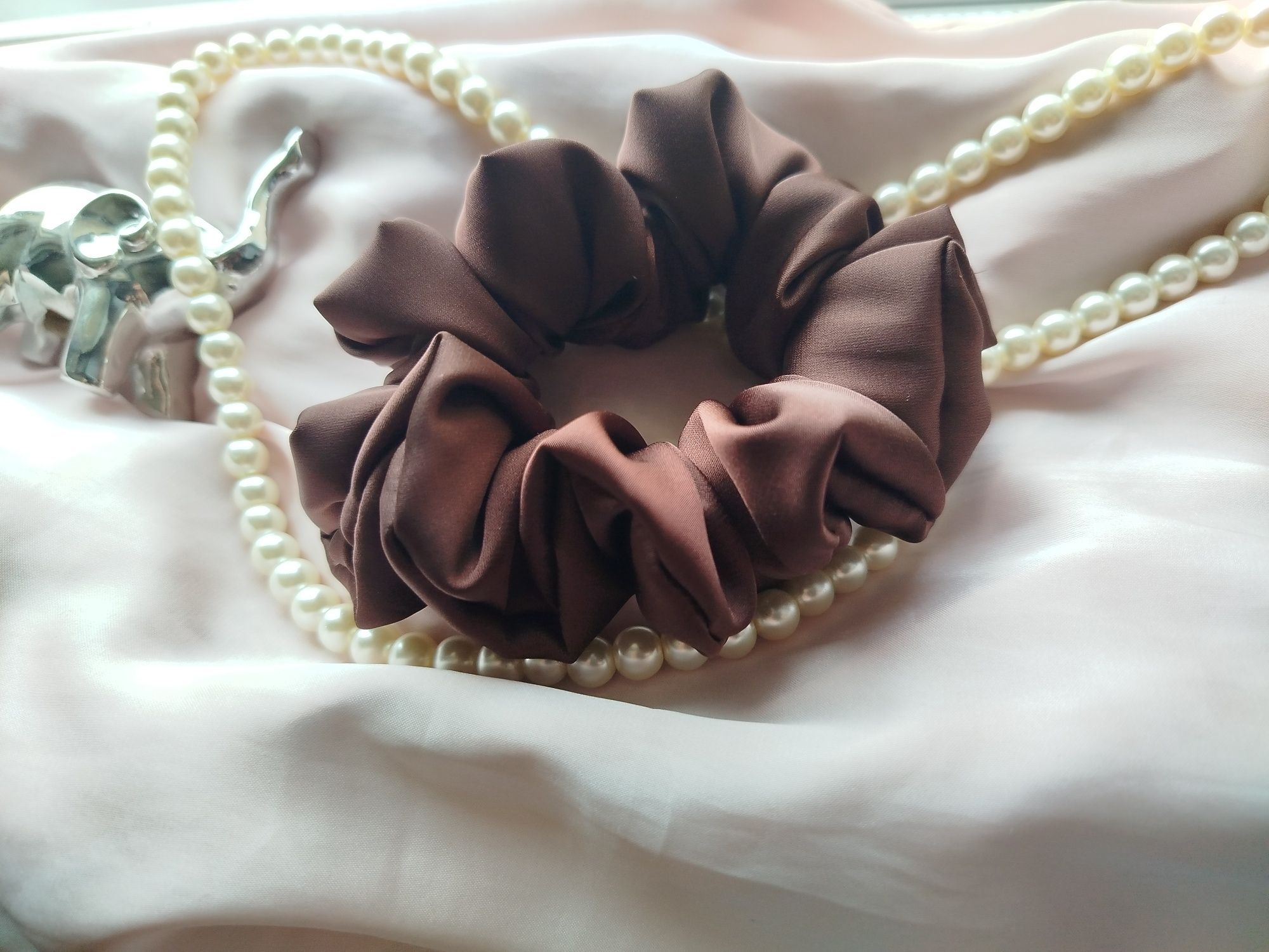 Gumka scrunchie satyna jedwabna Armani brązowy