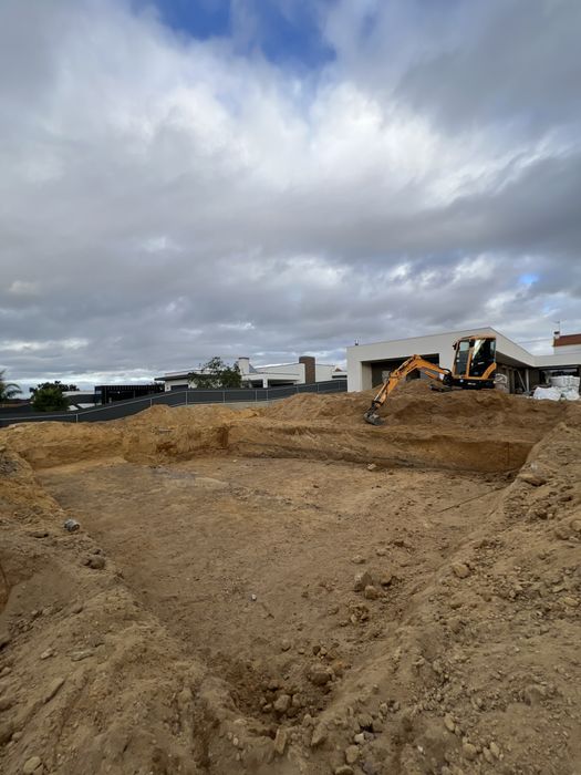 Serviços  de Escavações, Demolições e Limpezas de Terrenos