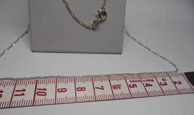 Delikatny srebrny łańcuszek figaro 41 cm. 1,5 mm.