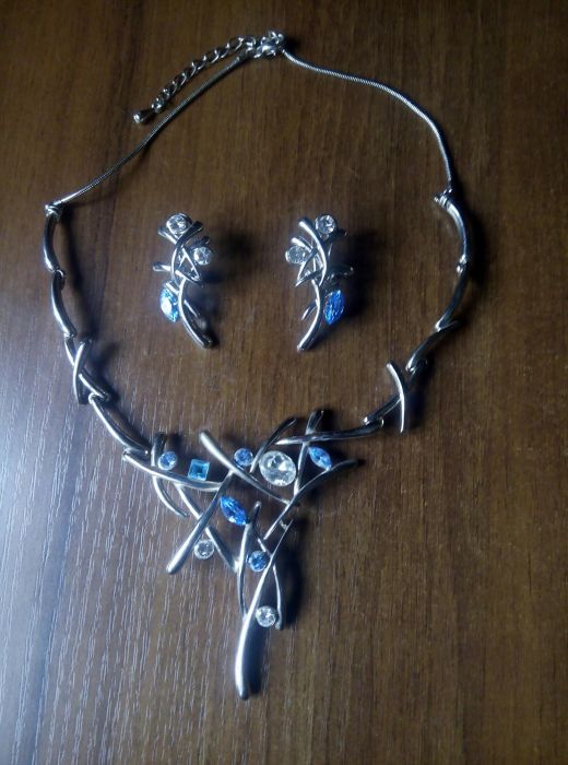 Колье и сережки