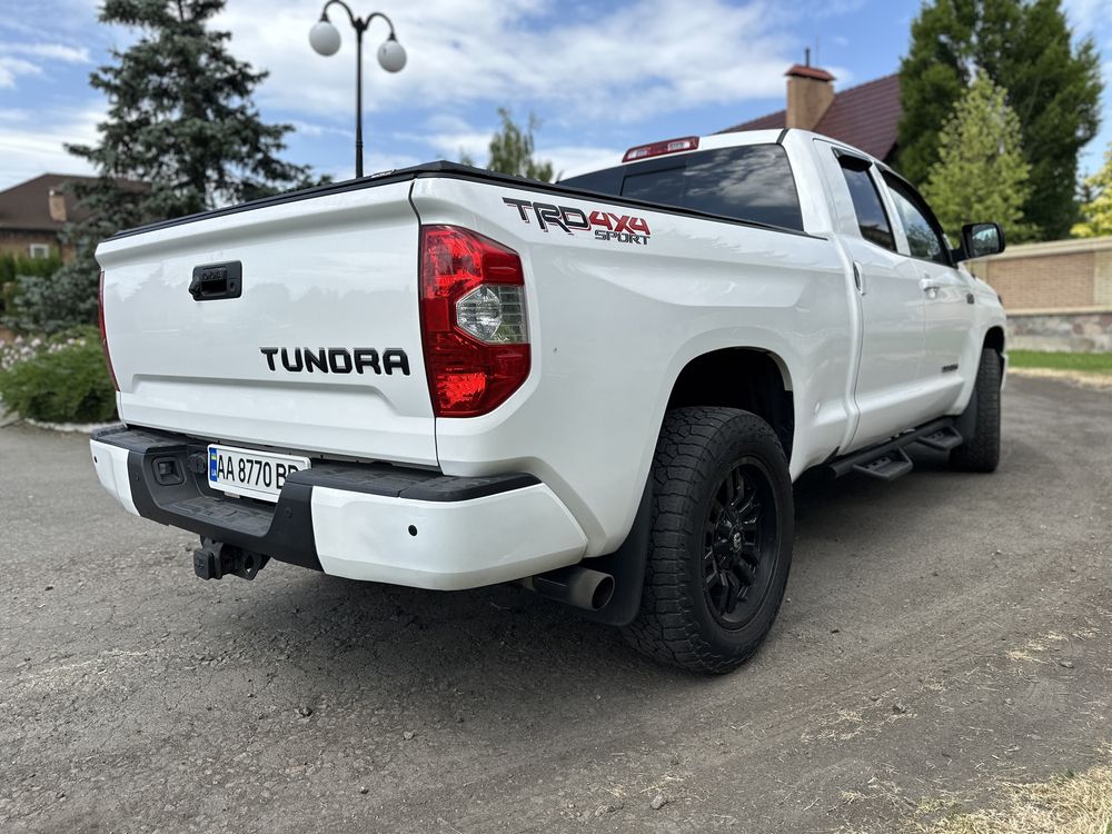Toyota Tundra 19 р 5.7 4х4