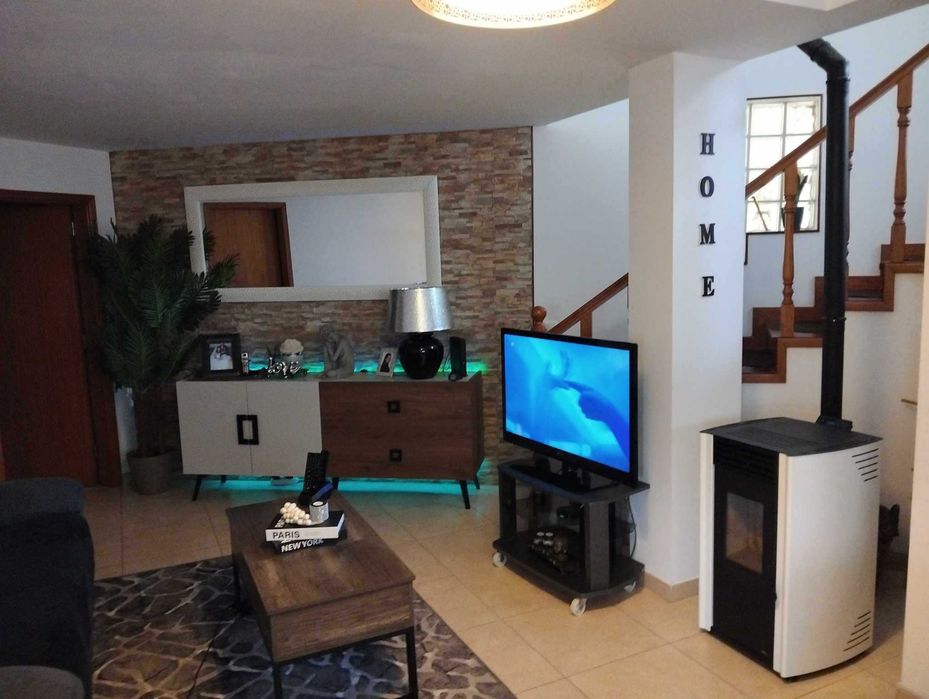 Moradia T3 centro da figueira junto aos CTT.