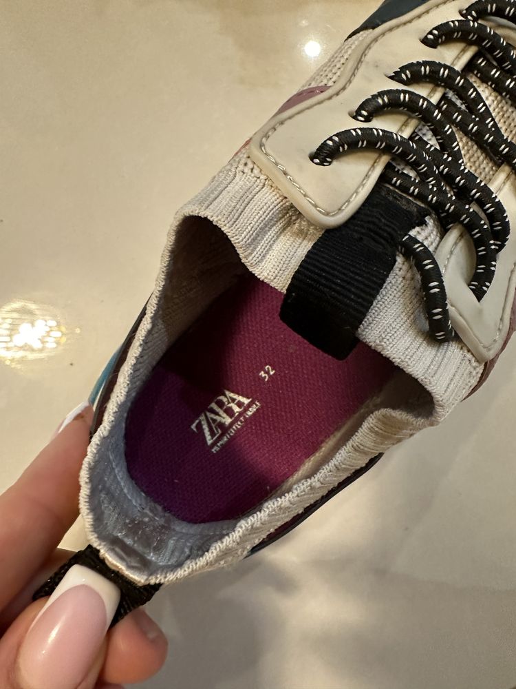 Кроссовки zara