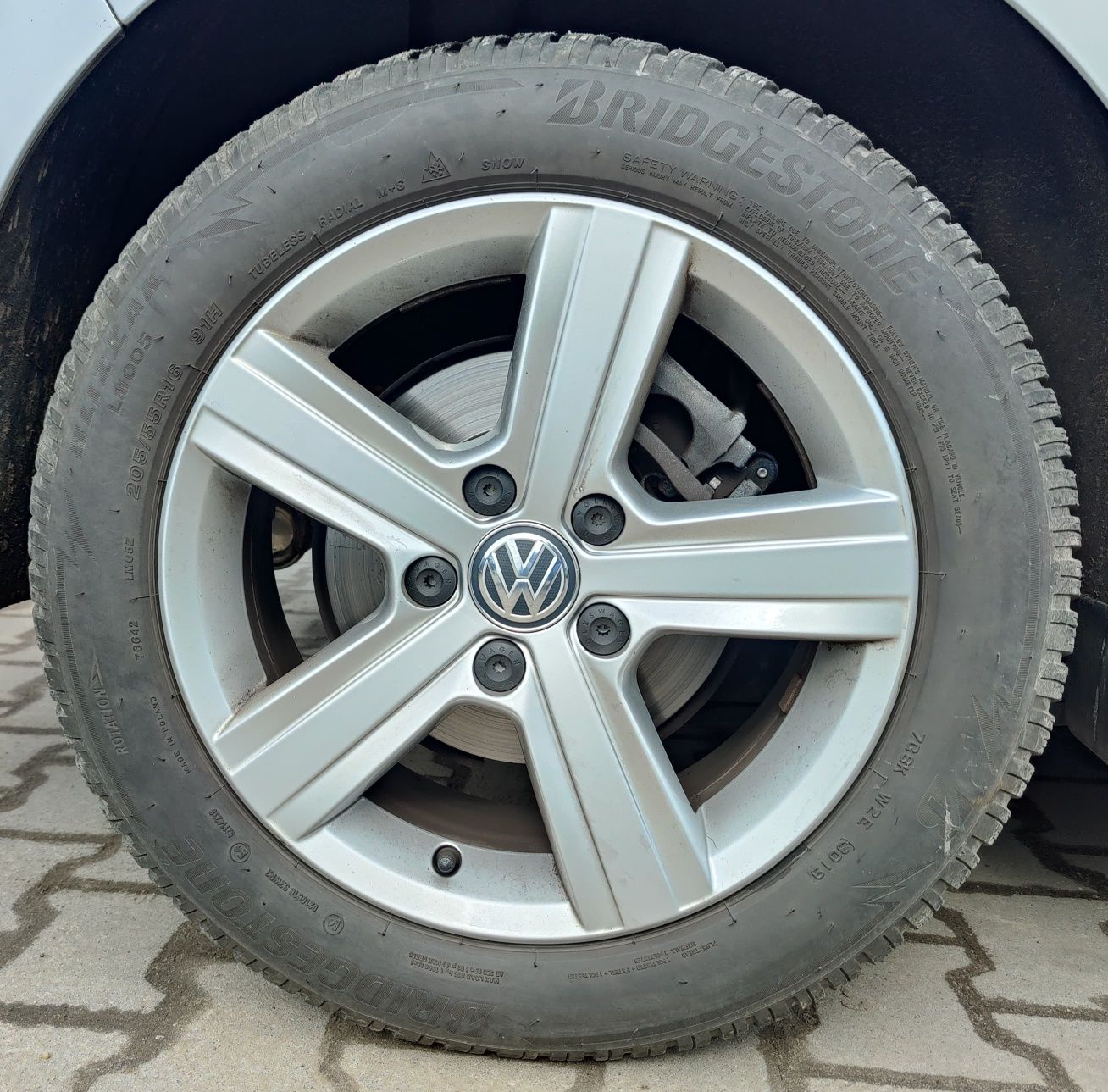 Koła felgi 16 Volkswagen opony Bridgestone Blizzak 205 55 R 16