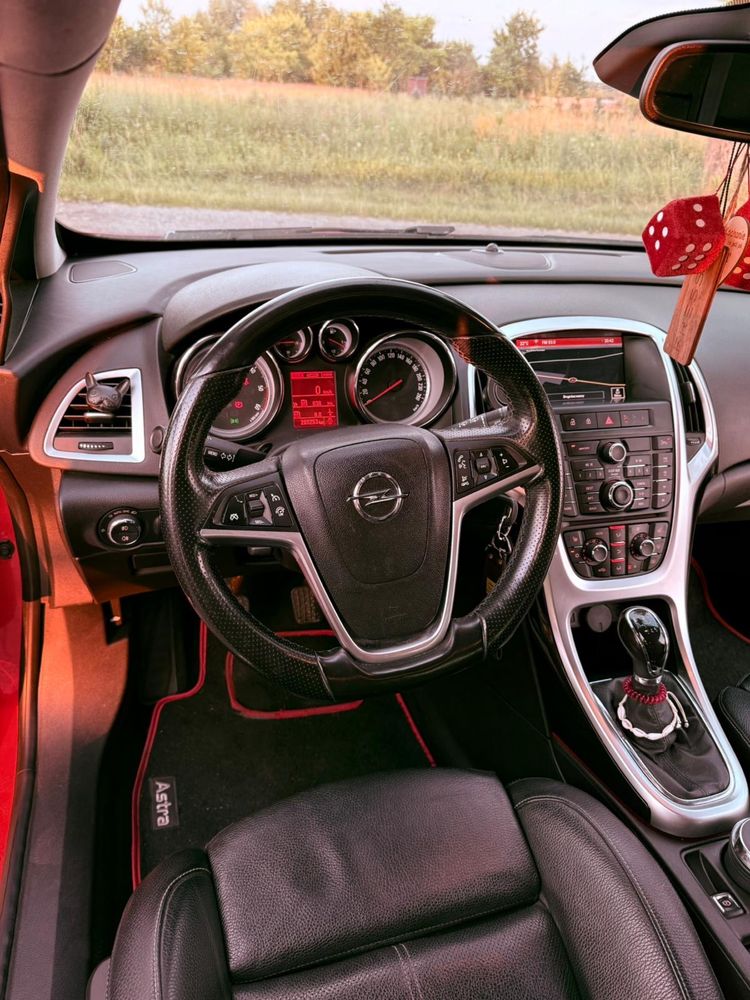 Opel Astra J GTC 2014 1.7 CDTI