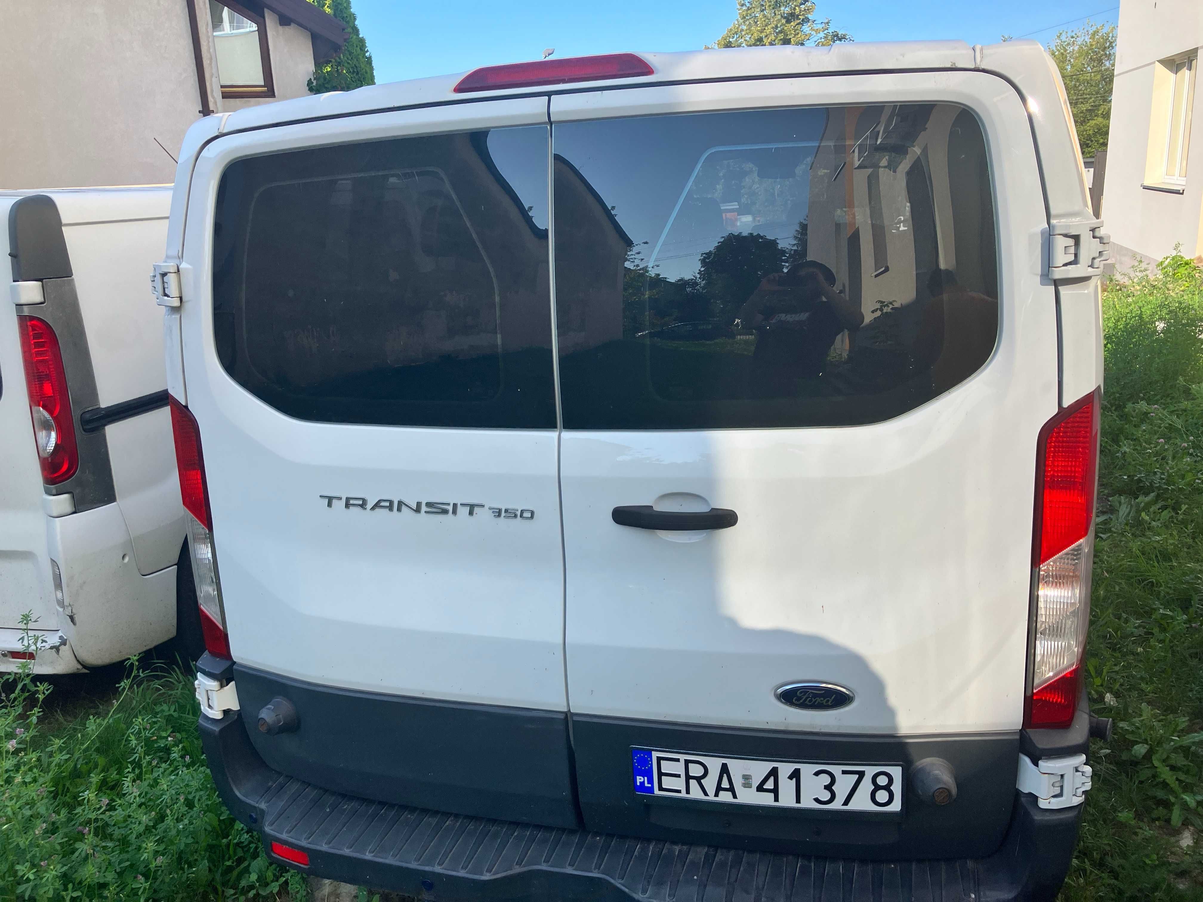 Wynajem busa - Ford Transit 350 3,7 benzyna/Gaz 9-osobowy.