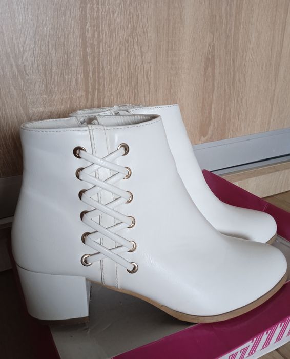 Сапожки білі(весільні)