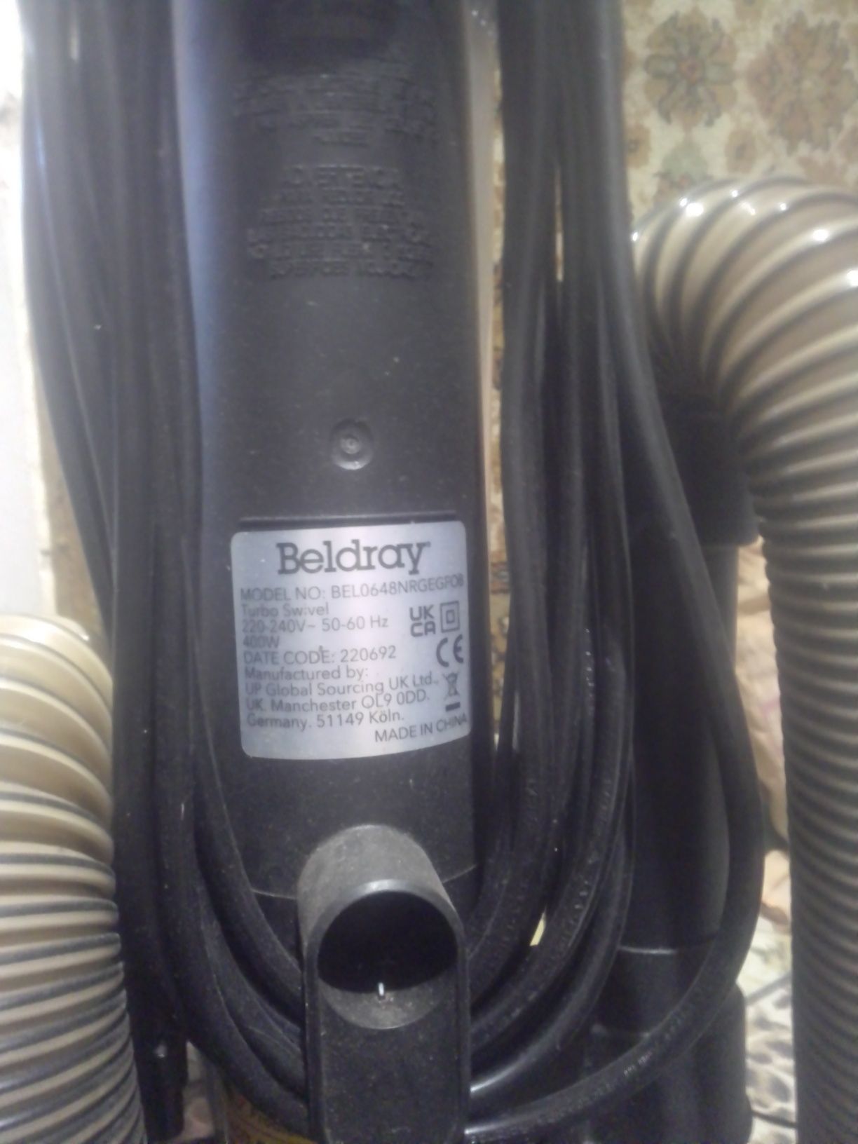 Продам срочно вертикальный пылесос почти новый Baldray