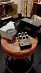 Pedais de guitarra (UAFX, Friedman, JHS, HB, MXR, Beetronics+)