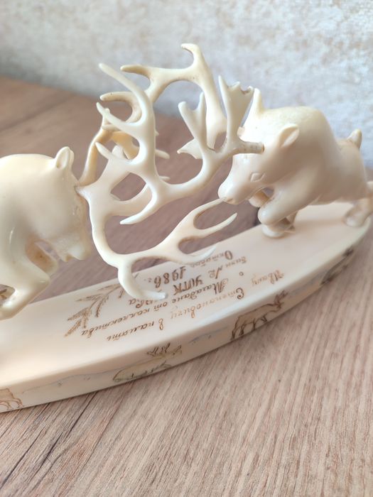 Вироби з моржової кістки