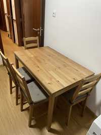 Mesa de cozinha de madeira com 4 cadeiras, em otimas condiçoes