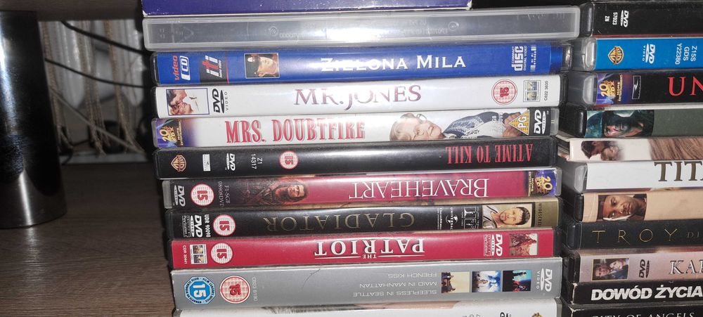 Filmy DVD Wyprzedaż kolekcji - dużo ciekawych tytułów ponad 100 sztuk.