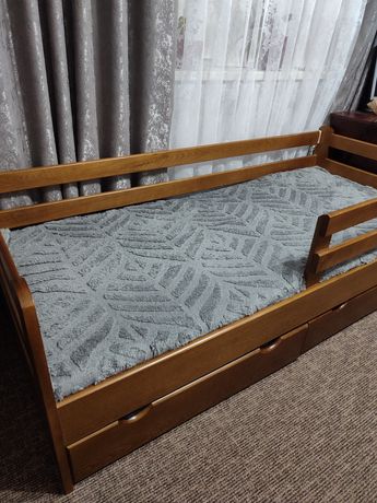 Продається дерев'яне ліжко