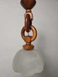 Lampa na drewnianym mocowaniu