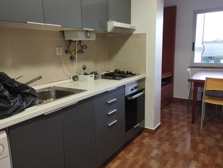 Aluga-se Apartamento T3 - Capuchos Caparica