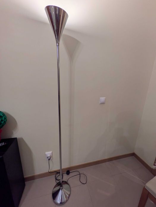 Candeeiro de pé cromado - Altura 1,75 m - Como Novo