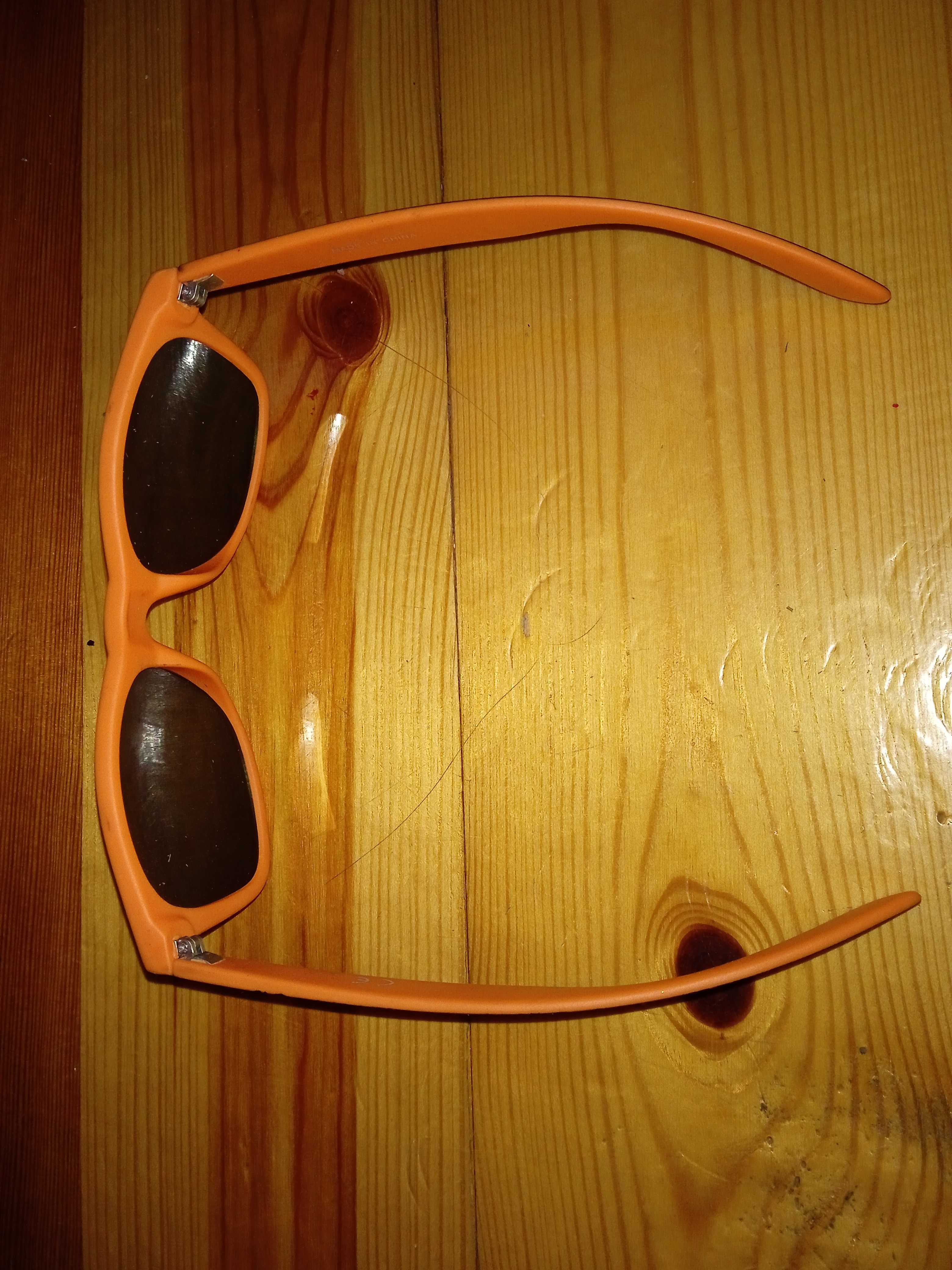 Młodzieżowe okulary przeciwsłoneczne