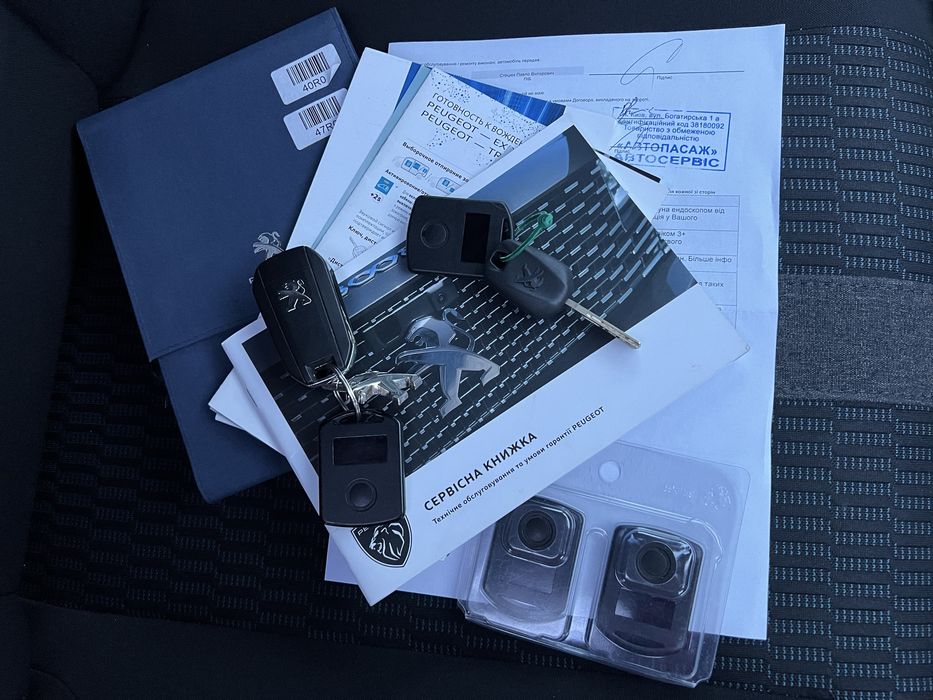 Peugeot Traveller 2020 Official