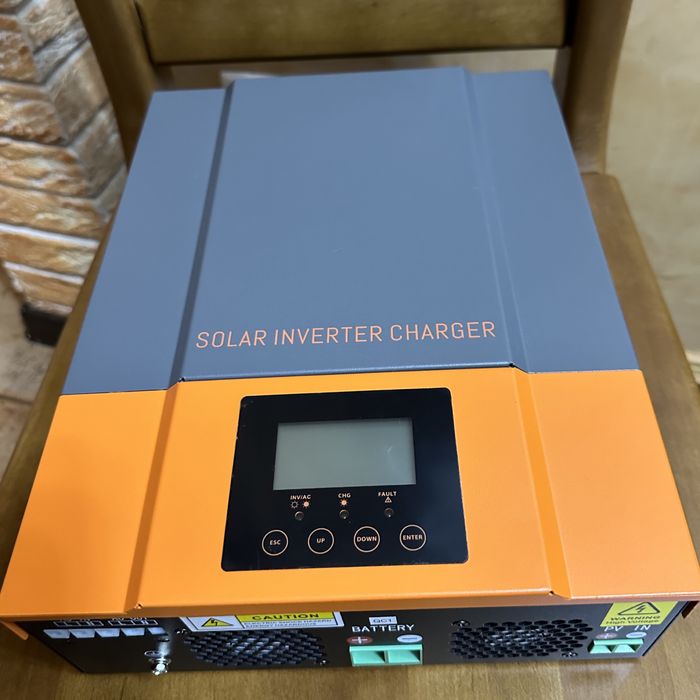 Гібридний інвертор із зарядним пристроєм Pow-HWM 1.5 kW- 12V