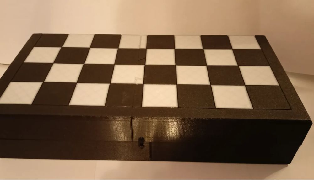 Tabuleiro de Xadrez Fechável com Espaço para Peças