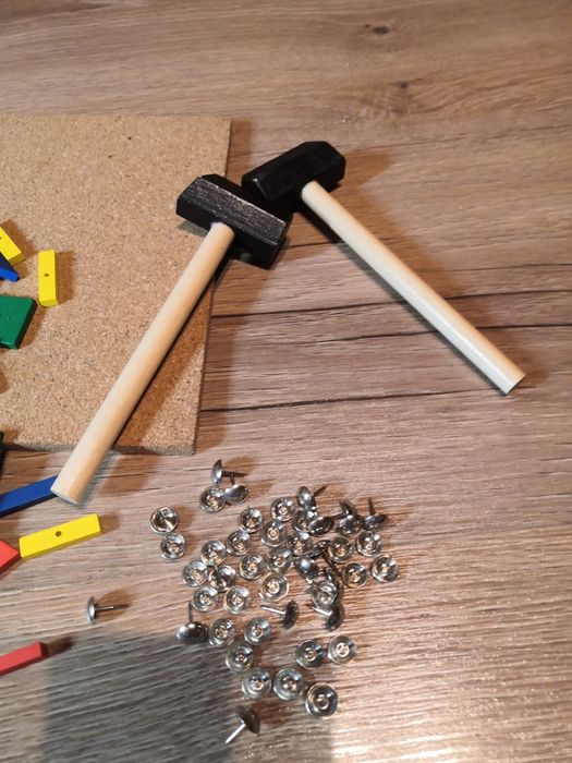 Дерев'яна аплікація молоточки гвоздики