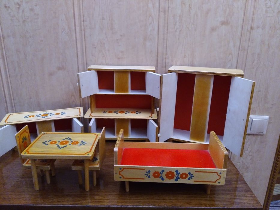 Лялькові меблі. .