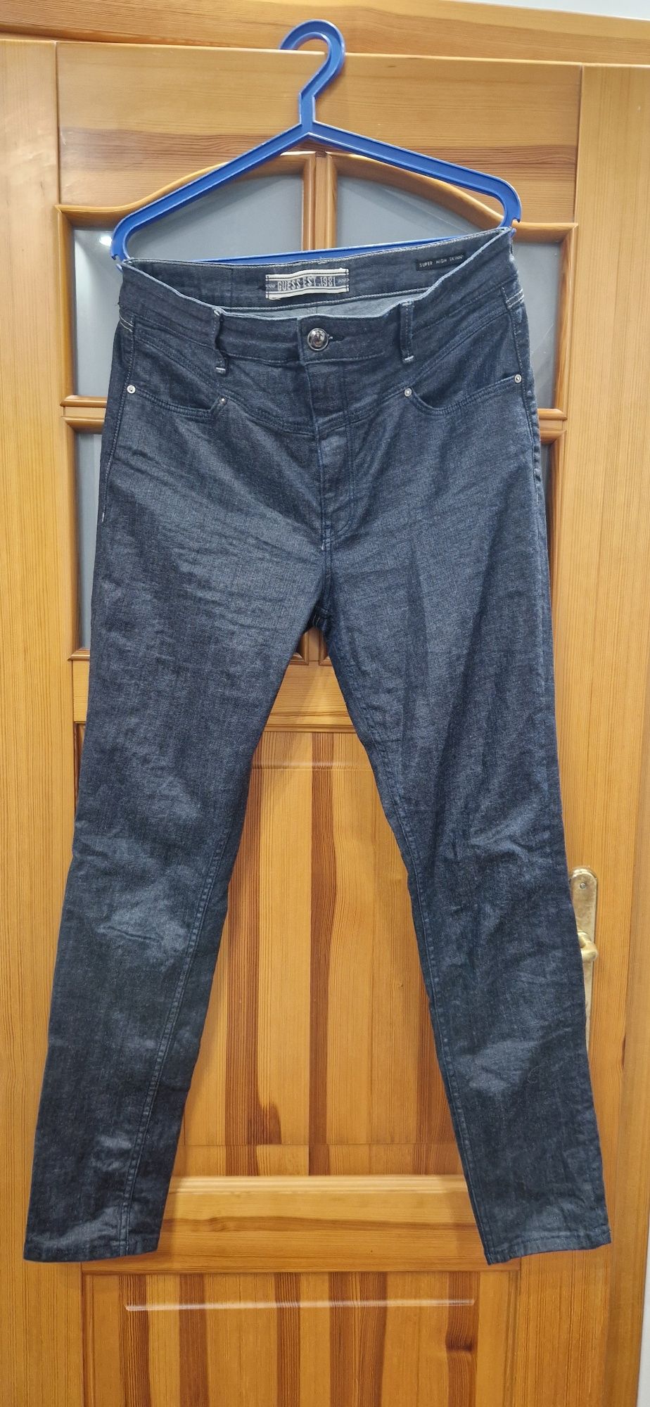 Guess skinny fit model woskowane czarno grafitowe jeansy rozmiar 32