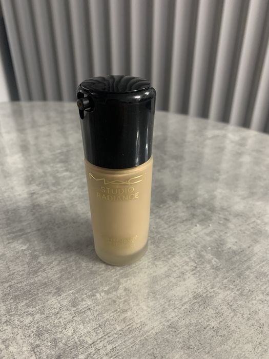 MAC Studio Radiance Serum Powered Foundation NC11