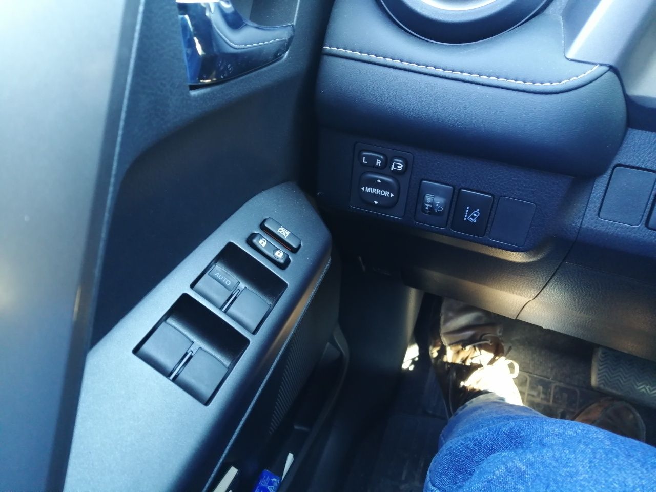 Toyota RAV4 Híbrido 2.5 Pure Dark