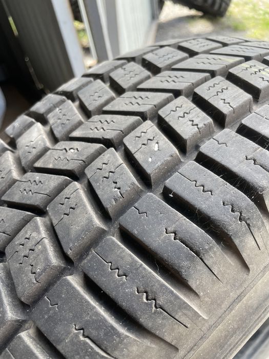 резина колесо шина 235/70 R16 Michelin 4x4