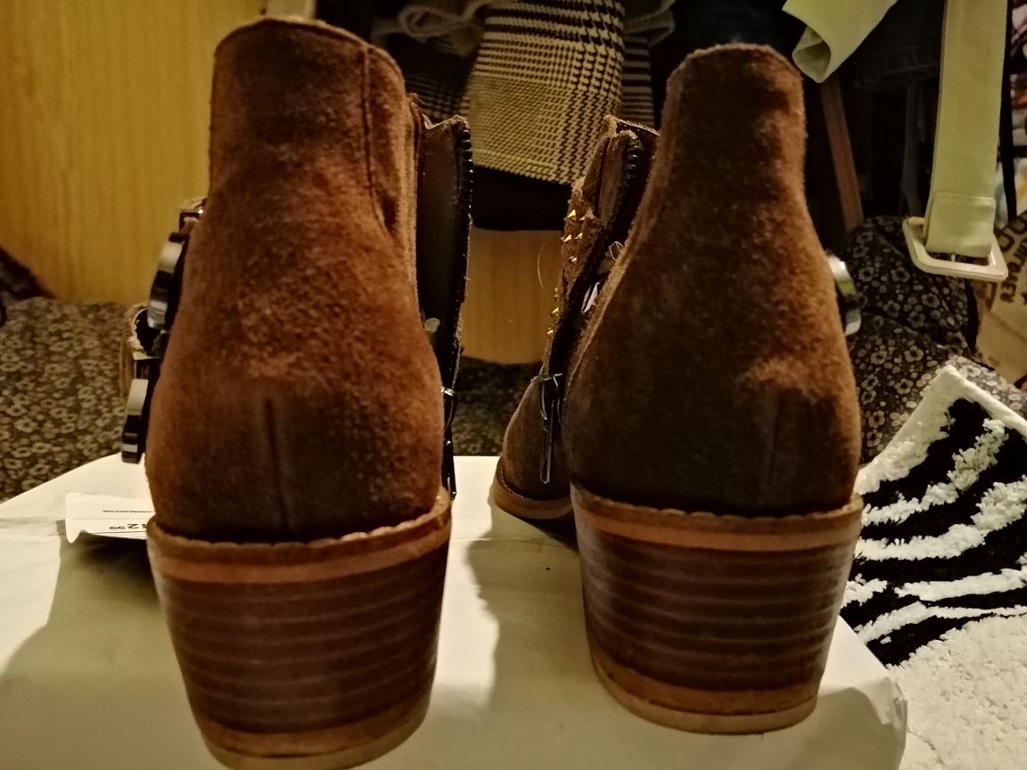 Pull & BEAR Klasyczne buty SKÓRA NATURALNA z ćwiekami dżetami SKÓRZANE